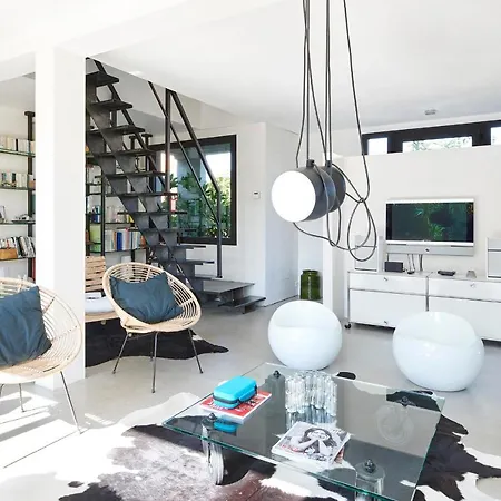 Maison Contemporaine Avec Jardin Pres De La Semesterbostad *