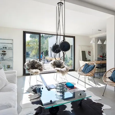 Maison Contemporaine Avec Jardin Pres De La Semesterbostad *