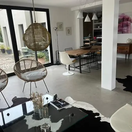Semesterbostad Maison Contemporaine Avec Jardin Pres De La *