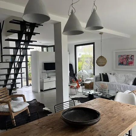 Maison Contemporaine Avec Jardin Pres De La